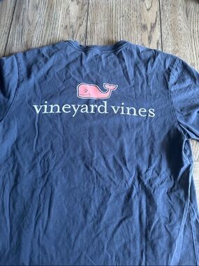 Vineyard Vines Navy Short Sleeve Whale Logo Tee - Men's XS - Fair